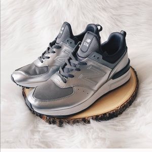 Silver/gray New Balances